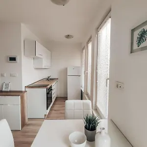 Studio Sanya Apartment Ljubljana
